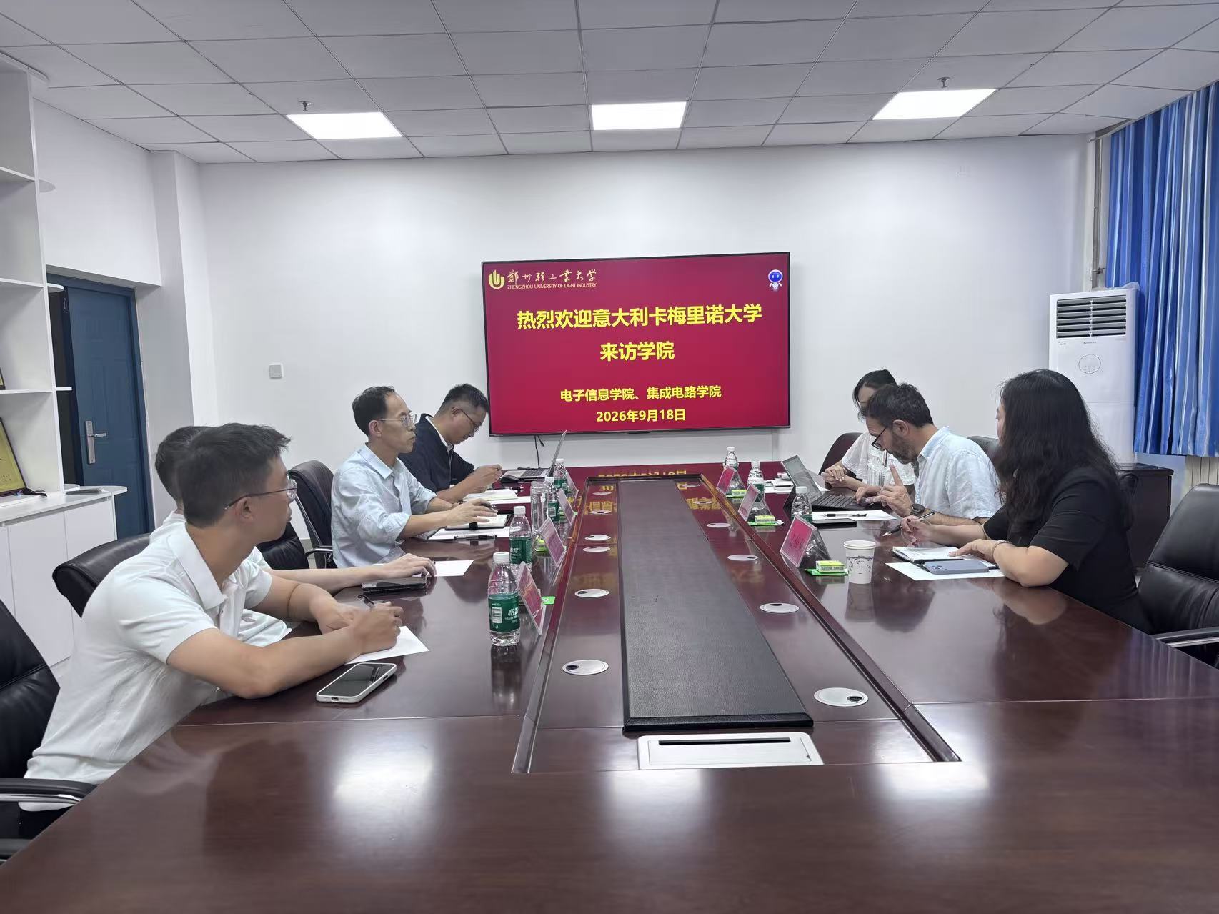 意大利卡梅里诺大学代表到访电子...